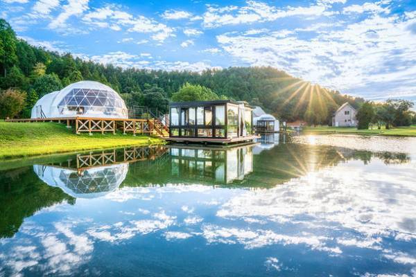 滋賀県最大級のグランピングリゾート「グランエレメント」にて、乳幼児連れのお客様にベビーフード「manma 四季の離乳食」を提供開始