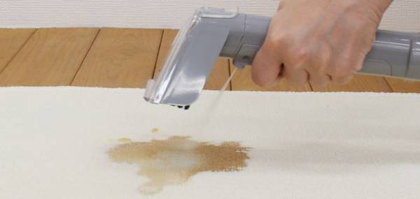最大加熱約60℃のヒーターを搭載したお湯の力で布製品のしつこい汚れを落とす加熱式カーペットクリーナーを8/22より発売