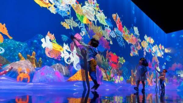 「チームラボ 学ぶ！未来の遊園地と、花と共に生きる動物たち」が金山南ビル美術館棟(旧名古屋ボストン美術館)にて9月22日(金)より開催