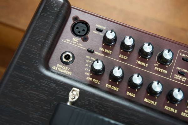 臨場感あふれるサウンドを実現するアコースティック楽器用アンプを発売　～独自の「AIR FEEL」機能が鮮明かつ立体的なマイキング・サウンドを再現～