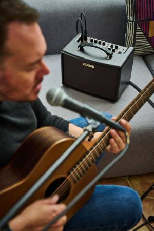 臨場感あふれるサウンドを実現するアコースティック楽器用アンプを発売　～独自の「AIR FEEL」機能が鮮明かつ立体的なマイキング・サウンドを再現～