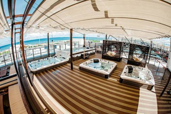 【 沖縄 ダイナソー BBQ PARK 】では、お得な《BBQ・焼肉食べ放題、飲み放題プラン》を8月25日(金)よりスタート！