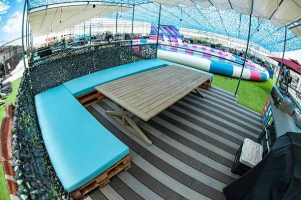 【 沖縄 ダイナソー BBQ PARK 】では、お得な《BBQ・焼肉食べ放題、飲み放題プラン》を8月25日(金)よりスタート！