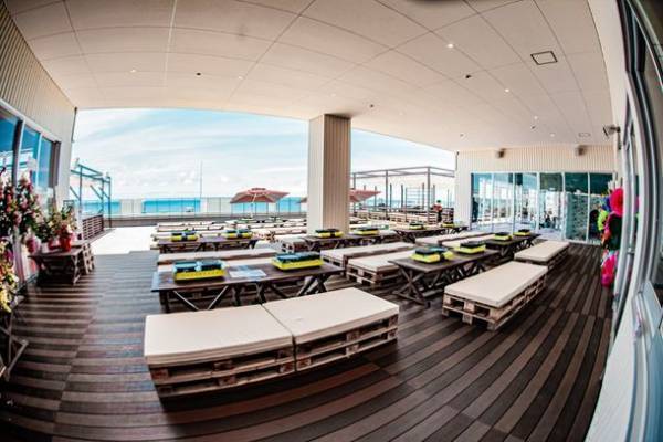 【 沖縄 ダイナソー BBQ PARK 】では、お得な《BBQ・焼肉食べ放題、飲み放題プラン》を8月25日(金)よりスタート！