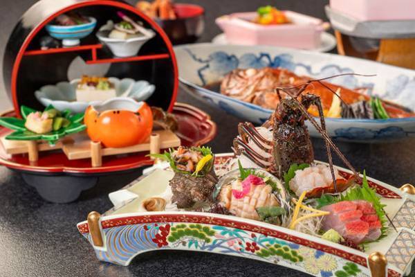 静岡県の旅館「堂ヶ島ニュー銀水」開業50周年記念　東伊豆「稲取銀水荘」と共にプライベート花火を満喫できる特別企画と宿泊プランの販売を開始