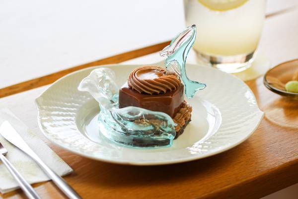 「第19回クープ・デュ・モンド・ドゥ・ラ・パティスリー」日本予選優勝作品的場勇志考案シェア・デザート「クープ・セレクション2023」2023年8月５日（土）「洋菓子ぎをんさかい」にて限定発売開始