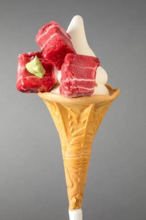 日本一のマグロの水揚げ量の焼津にある焼津さかなセンターで見た目がマグロの「幻のマグロソフト」が新発売！！