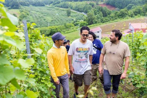 北海道ニセコの魅力的なフード＆ワインシーンをひも解く　カリフォルニア出身のシェフ スチュアート・ブリオーザ氏が視察