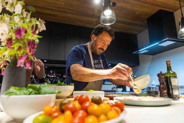 北海道ニセコの魅力的なフード＆ワインシーンをひも解く　カリフォルニア出身のシェフ スチュアート・ブリオーザ氏が視察