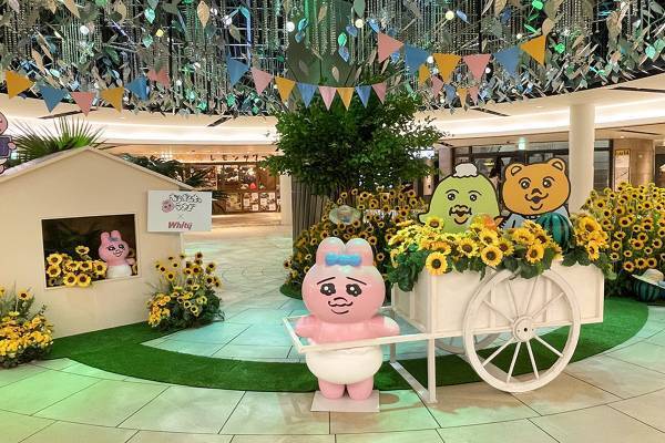 〜「おぱんちゅうさぎ」の名シーンを再現した、ひまわりいっぱいの空間～第一弾「おぱんちゅうさぎとひまわり畑～夏の思い出～」の花装飾の施工を日比谷花壇が担当しました。