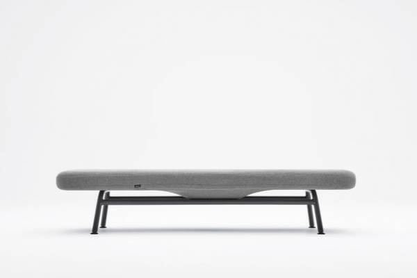 究極のリラックス姿勢へと変化する電動ソファベンチ「BARS」Makuakeで先行販売を開始