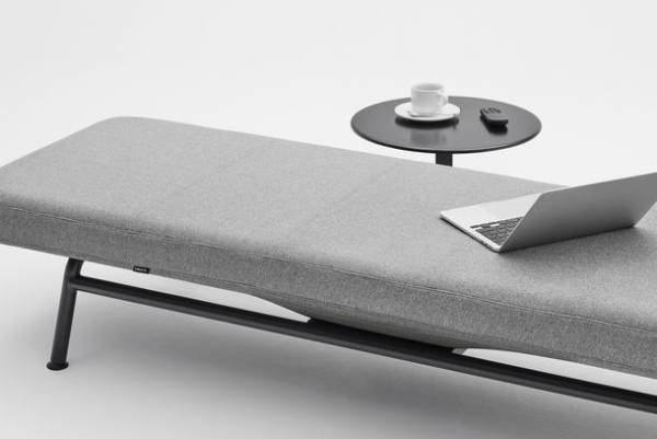 究極のリラックス姿勢へと変化する電動ソファベンチ「BARS」Makuakeで先行販売を開始