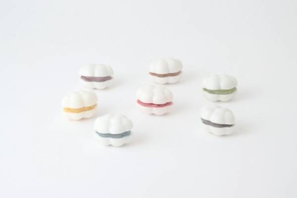 デザインユニット「さだまらないオバケ」が企業と協働体験型菓子「KUMOMONAKA 雲もなか」で新しい弔いのカタチを提案