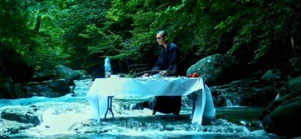 ウクライナの小学校始業式にて、日本の華道家と料理人が五感に訴求する「花のチカラ」と「美味しい」体験を届ける祝宴を開催