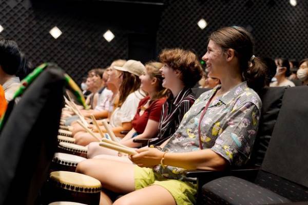 劇団わらび座の東北6大祭りを舞台にした参加型エンターテインメント「祭シアター『HANA』」が開幕！