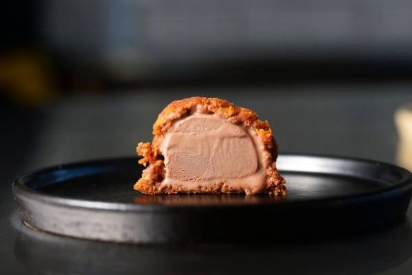 賞味期限90秒！北海道初！牧場フライドジェラート専門店『フライドミルク』8/15(火)札幌狸小路にオープン！オープン記念特典も！