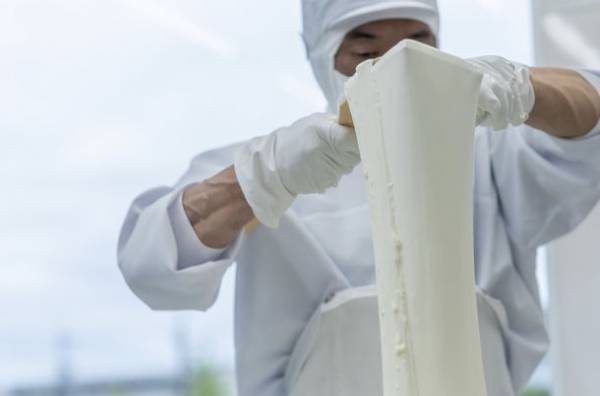 『LAREVES金沢チーズプラッター』開店1周年記念祭開催