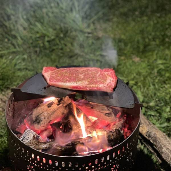 暑さが和らぐ秋のキャンプシーズンに向けて透かし彫が美しい「焚き火台」の販促強化を実施