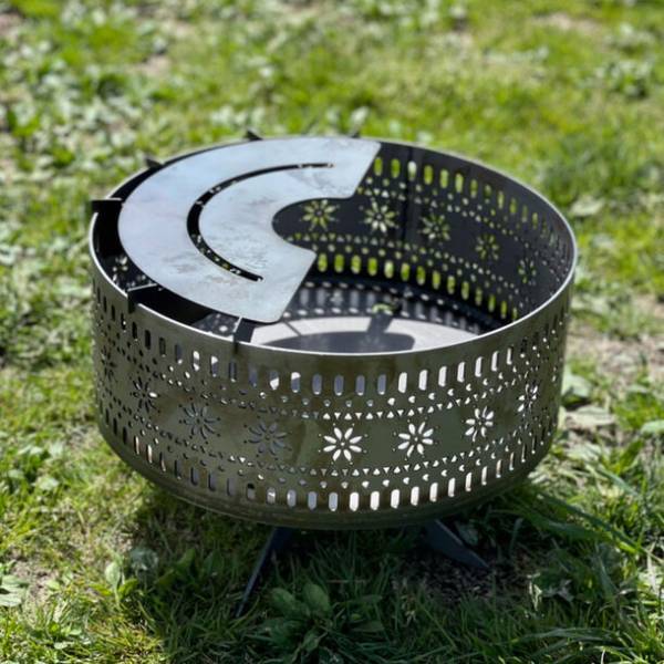 暑さが和らぐ秋のキャンプシーズンに向けて透かし彫が美しい「焚き火台」の販促強化を実施