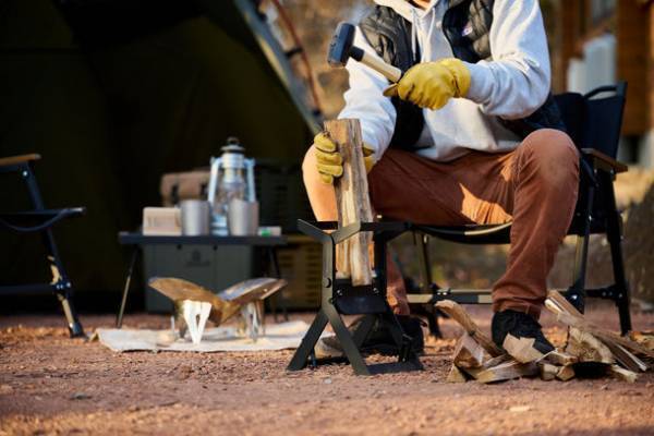 Makuakeで目標達成率1,000％突破！スリムに折りたためて持ち運びに便利な薪割りスタンドが9月9日より一般販売開始