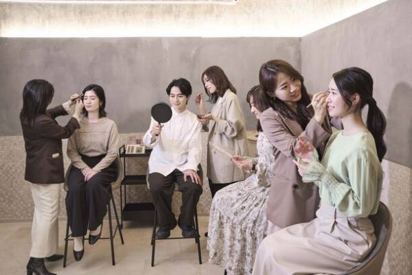 眉スタイリングを中心としたアイビューティー専門店！「Karen EYEBROW DESIGN　グランスタ丸の内店」オープンから半年未満で来客数3,000人突破！男性の利用者が2割近く！リピーターが25％と好調なスタート！