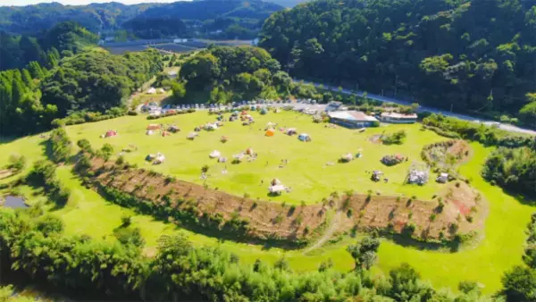 アパレル関係者限定のBAR「FashionTuesday」を運営しているフォーピープルがアパレル×キャンプのイベント「APACAMP(アパキャン)」を10月21日、22日で開催！