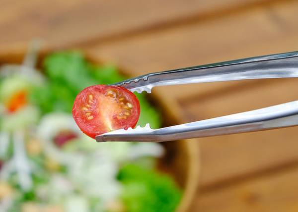 累計5万本突破の「アングルマスター」の新商品　重厚さと精度を兼ね備えたフォールディングトングが9/15発売！