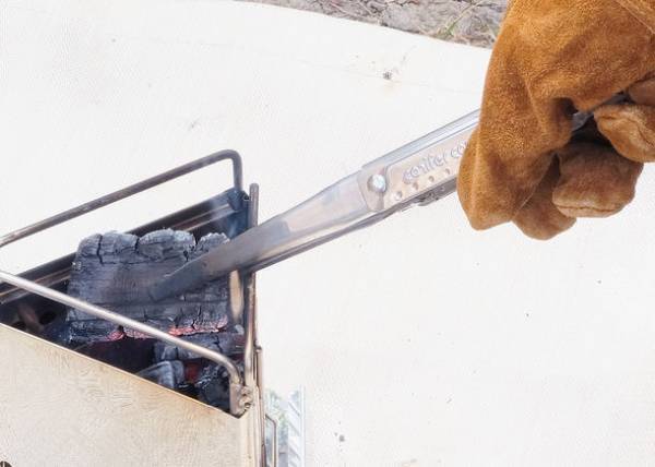 累計5万本突破の「アングルマスター」の新商品　重厚さと精度を兼ね備えたフォールディングトングが9/15発売！