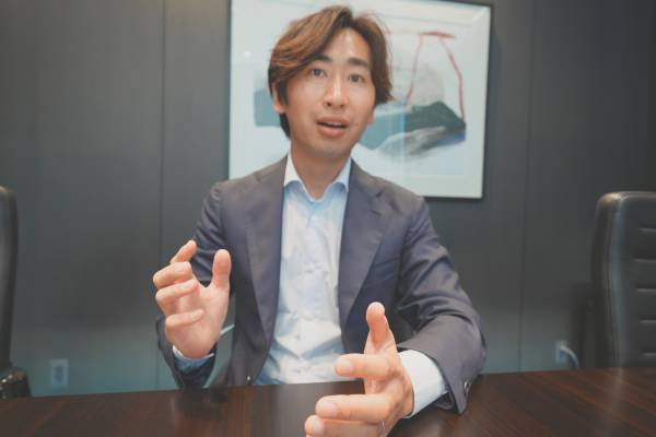 山の中にいるような“壮大なスケール”の庭づくり