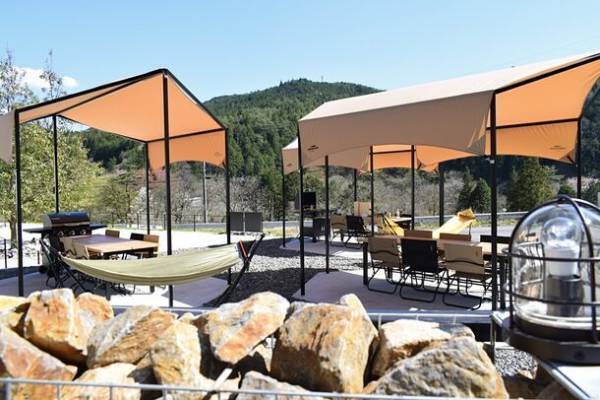 トレーラーハウスを活用した商業施設「Outdoor Village88」を岐阜県中津川市にオープン！～「野外映画上映会YASOHACHI MOVIE NIGHT」を8/25に開催～