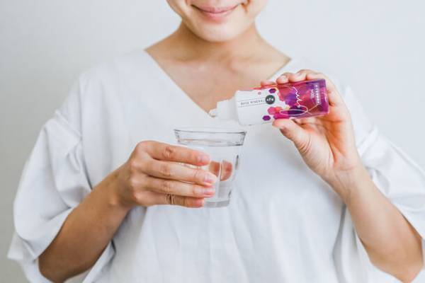 足りないミネラルを簡単に補給できる「ベースミネラル＋Fe」がマタニティフードマーク認証を取得！