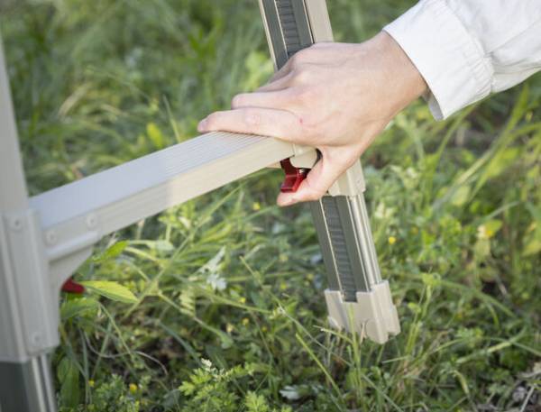 DIYやアウトドアシーンで活躍する「脚部伸縮足場台」　WHATNOTとコラボしたサンドベージュカラーが9月1日発売！