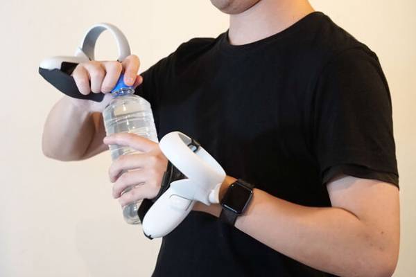 VRコントローラーを“握らない”グリップベルト登場！「Nothing Grip」をCAMPFIREにて予約支援購入受付開始