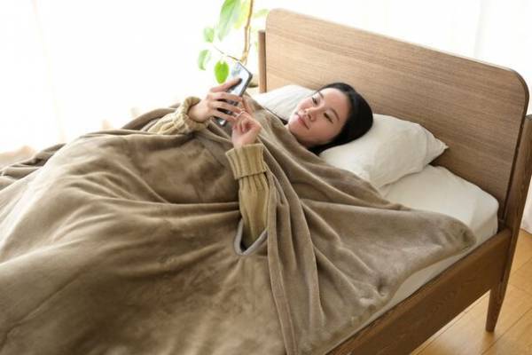 寒い冬の強い味方！省エネしながら寝室を便利に暖かく！「両手が自由なハンズフリー電気毛布」と「ふとんカバーにもなる電気毛布」を2023年9月中旬より新発売