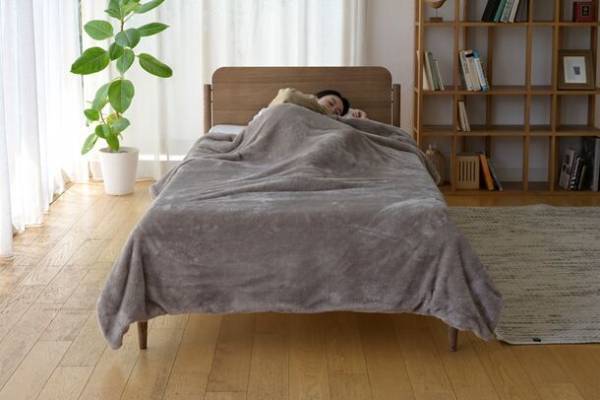 寒い冬の強い味方！省エネしながら寝室を便利に暖かく！「両手が自由なハンズフリー電気毛布」と「ふとんカバーにもなる電気毛布」を2023年9月中旬より新発売