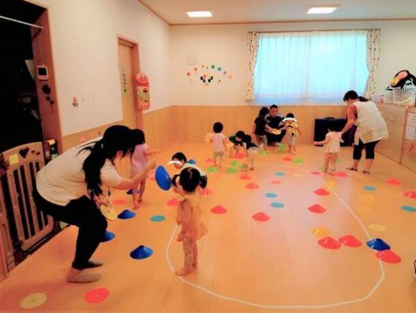 Jリーグの元選手やコーチ経験者が在籍！保育園や学童クラブで大人気の“プレーアドバイザー”。