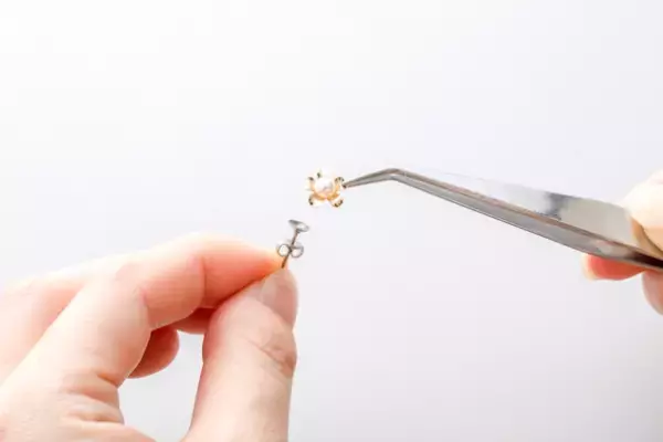 家庭用瞬間接着剤 アロンアルフア シリーズ新商品「アロンアルフア 光」発売のお知らせ