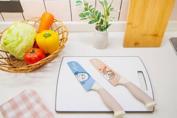 mofusand「サメにゃん」や「えびにゃん」が描かれた三徳包丁を11月1日に発売！