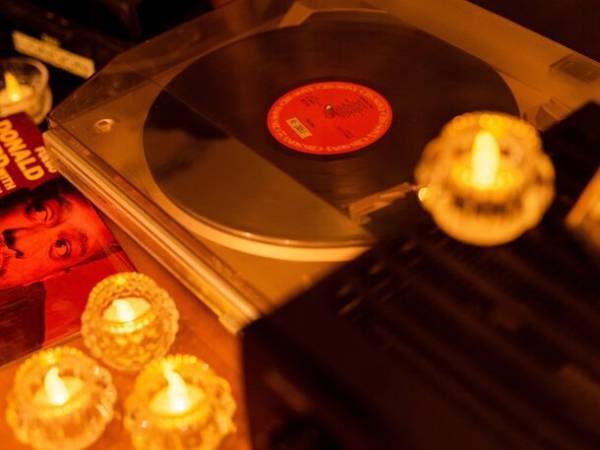 北海道新冠町生まれ・無敗の三冠馬「コントレイル」　コンセプトルームが9月21日より新登場