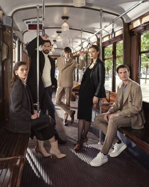 テストーニが『2023 Autumn Collection』の新しいレザートートバッグやソフトなスニーカーを発表