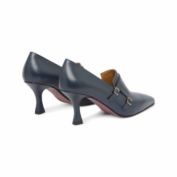 テストーニが『2023 Autumn Collection』の新しいレザートートバッグやソフトなスニーカーを発表