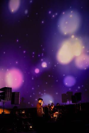 クリスマスシーズンを彩る堂珍嘉邦(CHEMISTRY)のプラネタリウムライブ「LIVE in the DARK w/堂珍嘉邦」