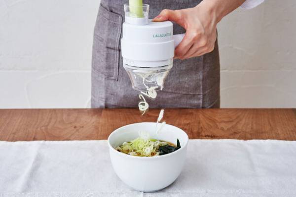 2WAYで調理効率が大幅にアップ！電源のない場所でも使える「コードレス電動スライサー＆チョッパー」を9月28日に発売