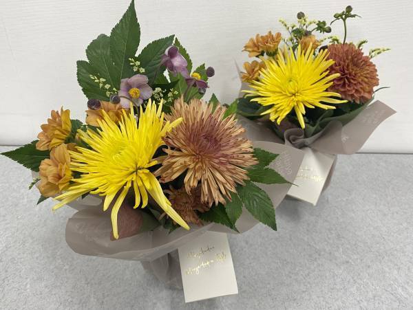 『シニアパパプロジェクト2023　キックオフミーティング』に協賛。“重陽の節句”の9月9日（土）に開催されたイベントで華やかなマムによる会場装飾、及び来場者への花束を提供しました。