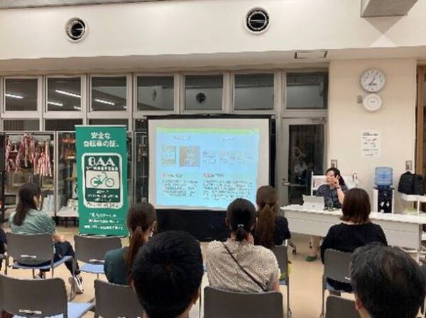 ＜自転車の安全利用促進委員会レポート＞ヘルメットの重要性や安全利用するためのルールについて講演　新庄市立明倫学園の生徒約540名と保護者約30名が自転車の安全について学ぶ「自転車通学安全講習会」を開催