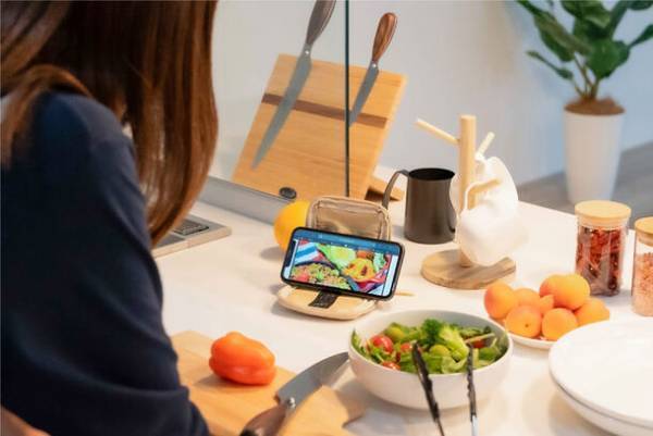 環境に配慮された素材でつくられたスマホポーチのプロジェクトを9月14日(木)よりMakuakeにて開始！