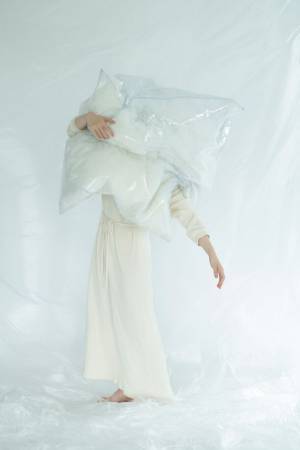 日本の老舗羽毛メーカー「河田フェザー」が手がけるダウン製品ブランド「KWD」より、2023AW NEWラインナップが登場。