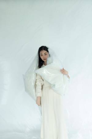 日本の老舗羽毛メーカー「河田フェザー」が手がけるダウン製品ブランド「KWD」より、2023AW NEWラインナップが登場。