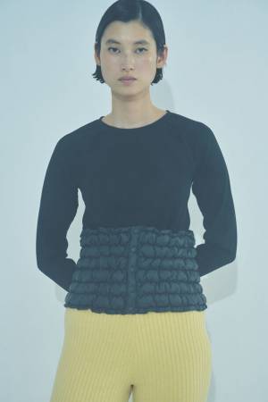 日本の老舗羽毛メーカー「河田フェザー」が手がけるダウン製品ブランド「KWD」より、2023AW NEWラインナップが登場。