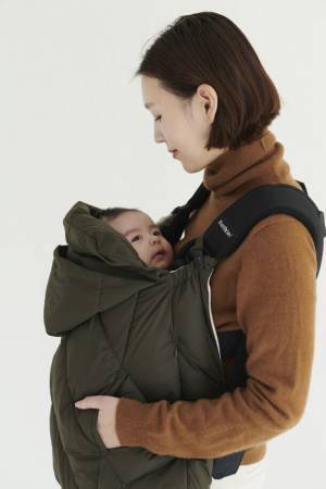 日本の老舗羽毛メーカー「河田フェザー」が手がけるダウン製品ブランド「KWD」より、2023AW NEWラインナップが登場。